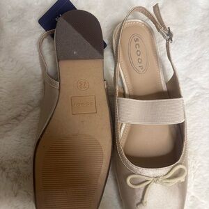 Scoop Women's Cream Slingback Loafers